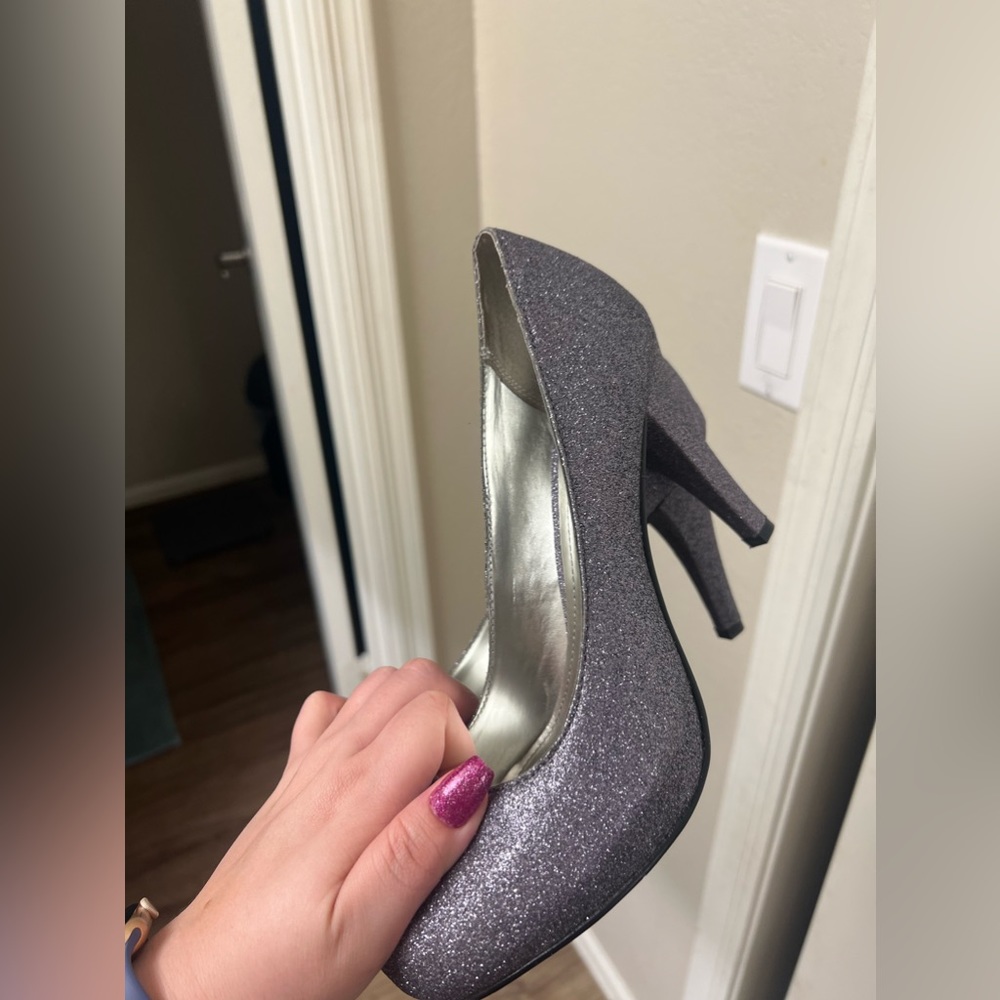Women’s size 7 glittery heels